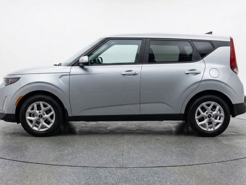 Used 2025 Kia Soul LX w/ LX Technology Package image 5