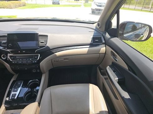 Used 2019 Honda Pilot Touring image 26