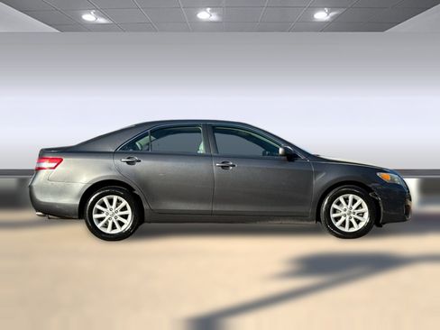 Used 2011 Toyota Camry XLE image 7
