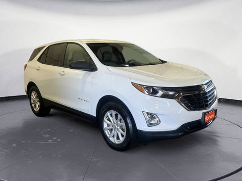 Used 2020 Chevrolet Equinox LS w/ LS Convenience Package AWD/4WD image 3