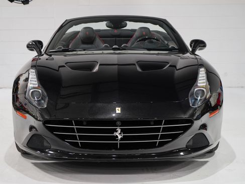 Used 2016 Ferrari California T RWD image 5