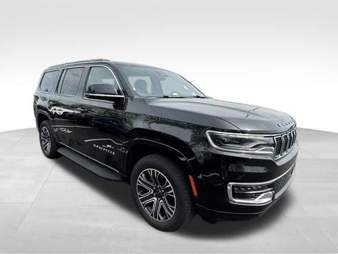 Used 2025 Jeep Wagoneer 4WD w/ Premium Group I image 9