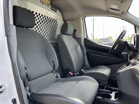 Used 2020 Nissan NV200 S image 28