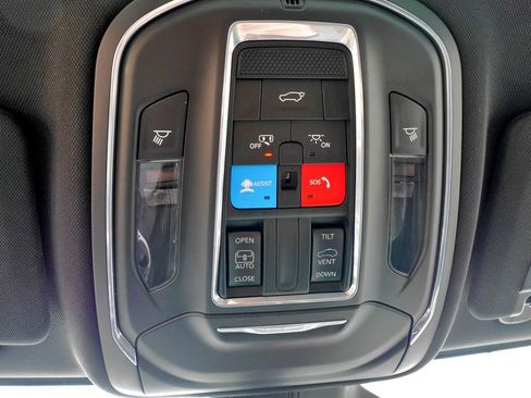 Used 2023 Jeep Grand Cherokee Altitude AWD/4WD image 30