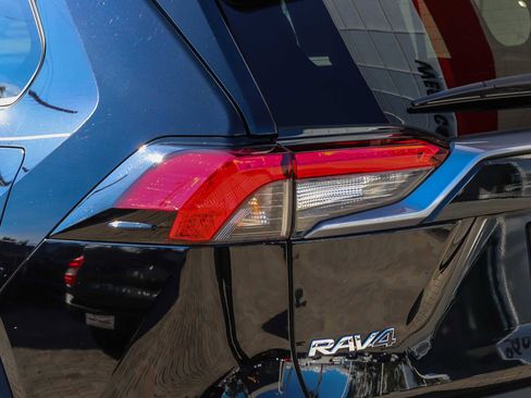 Used 2020 Toyota RAV4 Limited image 10