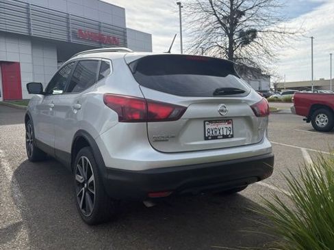 Used 2017 Nissan Rogue Sport SL image 6