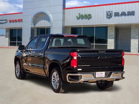 Used 2022 Chevrolet Silverado 1500 LTZ w/ Z71 Off-Road Package image 4