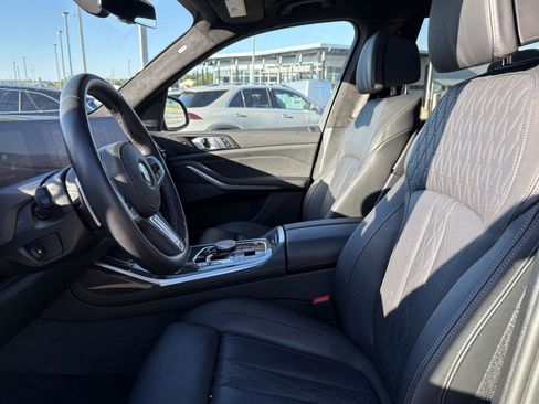 Used 2025 BMW X7 M60i AWD/4WD image 8