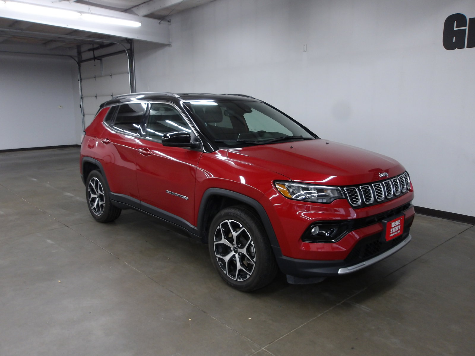 Used 2025 Jeep Compass Limited AWD/4WD image 4