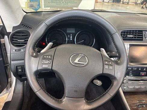 Used 2010 Lexus IS 250C w/ Luxury Pkg RWD image 6