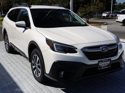 Used 2020 Subaru Outback Premium image 7