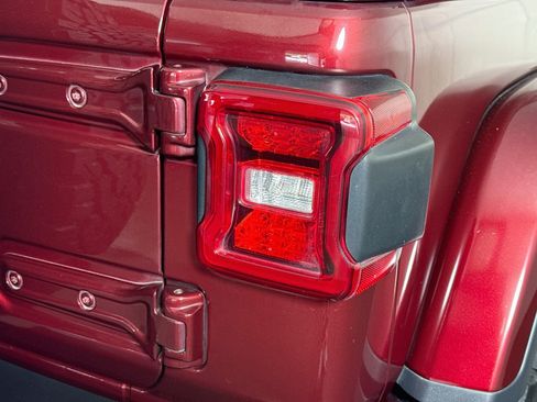 Used 2021 Jeep Wrangler Unlimited Rubicon AWD/4WD image 34