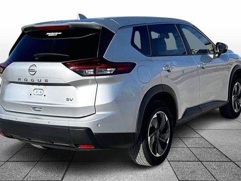 Used 2024 Nissan Rogue SV image 11