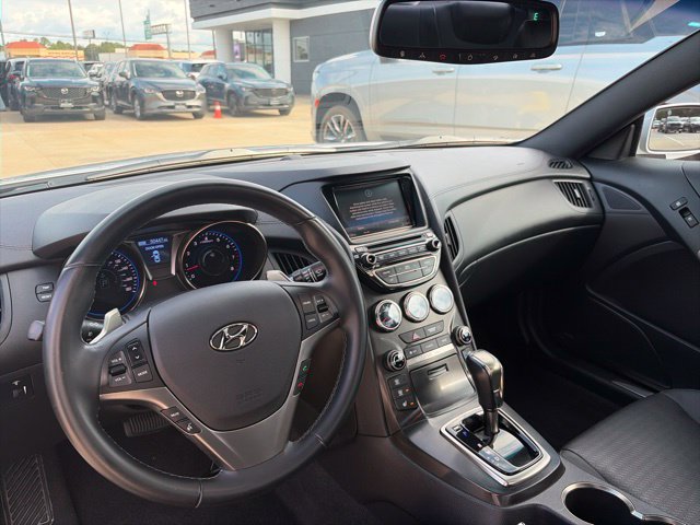 Used 2014 Hyundai Genesis 3.8 RWD image 9