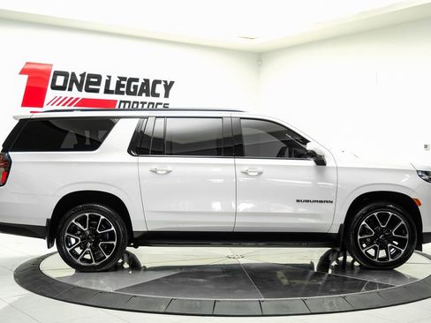 Used 2024 Chevrolet Suburban RST w/ Luxury Package AWD/4WD image 5