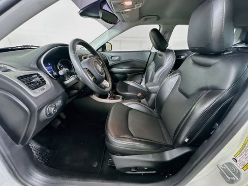 Used 2018 Jeep Compass Latitude w/ Popular Equipment Group FWD image 13