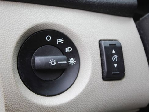 Used 2015 Ford Fiesta SE image 32