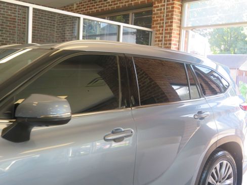 Used 2021 Toyota Highlander Platinum FWD image 91