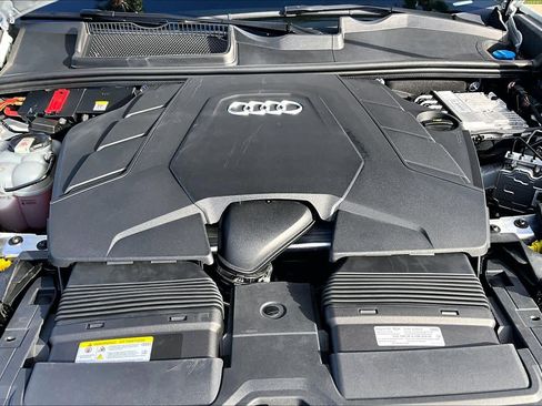 Used 2022 Audi Q8 Premium Plus w/ Premium Plus Package image 32