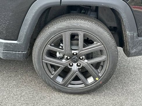 New 2026 Jeep Compass Limited image 18