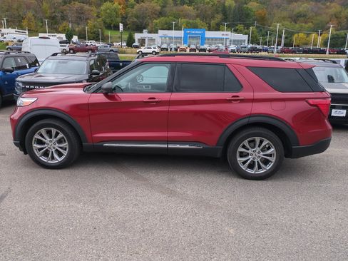 Used 2020 Ford Explorer XLT w/ Equipment Group 202A image 7