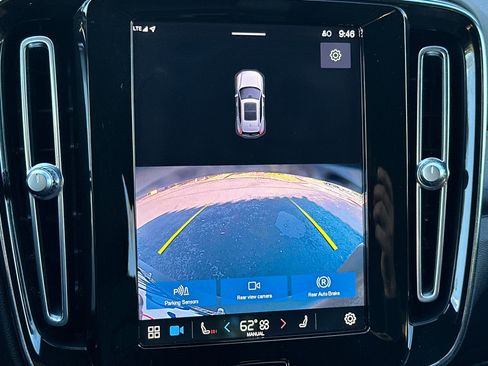 Certified 2023 Volvo XC40 Recharge Core image 23