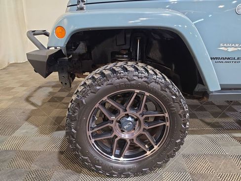 Used 2015 Jeep Wrangler Unlimited Sahara w/ Connectivity Group AWD/4WD image 18