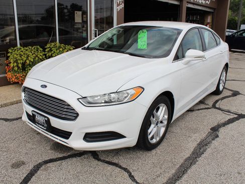 Used 2014 Ford Fusion SE image 2