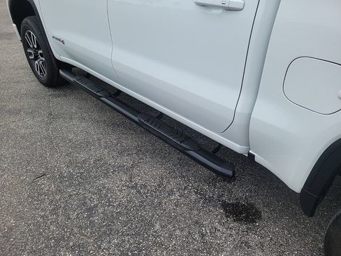 Used 2021 GMC Sierra 1500 AT4 w/ Driver Alert Package II AWD/4WD image 9