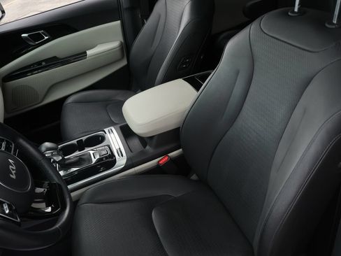 Certified 2024 Kia Carnival SX Prestige FWD image 21