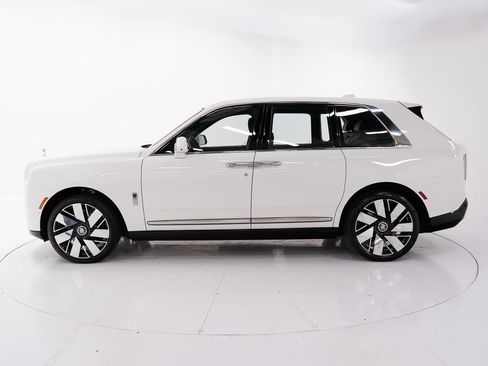 New 2026 Rolls-Royce Cullinan AWD/4WD image 2
