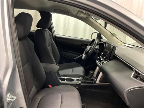 Certified 2024 Toyota Corolla Cross LE image 11
