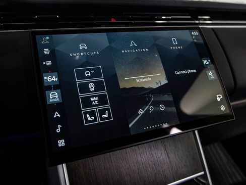 Used 2025 Land Rover Range Rover SE image 32