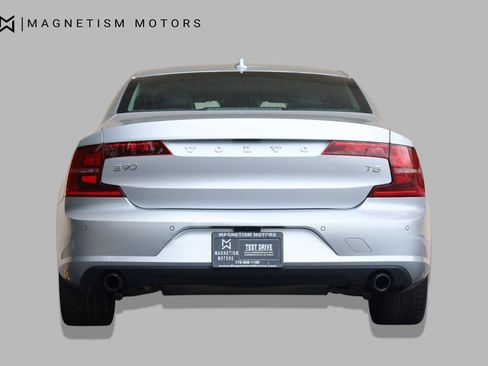 Used 2018 Volvo S90 T5 Momentum w/ Convenience Package FWD image 9