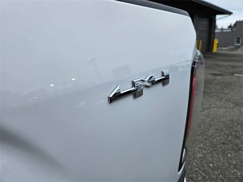 Used 2022 GMC Canyon Elevation w/ Elevation Premium Package image 9