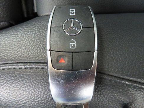 Used 2022 Mercedes-Benz GLB 250 4MATIC image 55