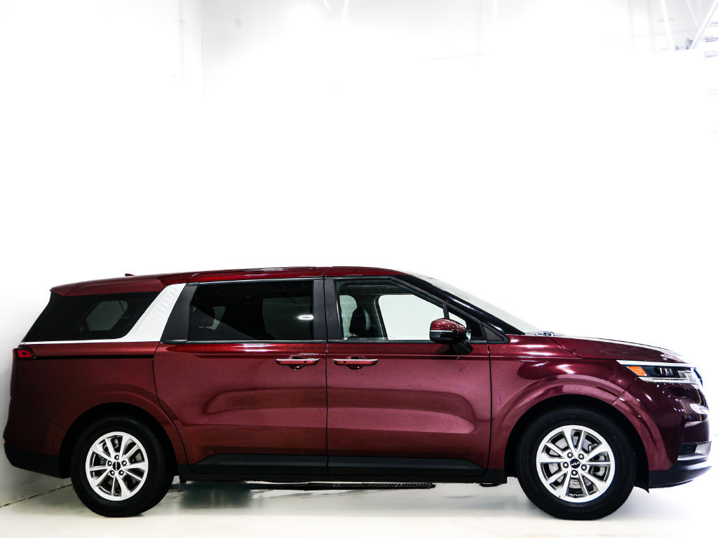 Used 2024 Kia Carnival LX FWD image 4