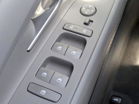 Used 2025 Hyundai Elantra SEL image 22