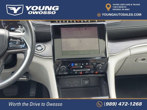 Used 2022 Jeep Grand Cherokee Overland w/ Luxury Tech Group IV AWD/4WD image 28
