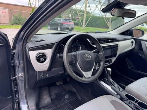 Used 2018 Toyota Corolla LE FWD image 10