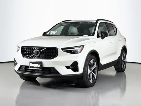 Certified 2026 Volvo XC40 B5 Plus w/ Protection Package Premier AWD/4WD image 3