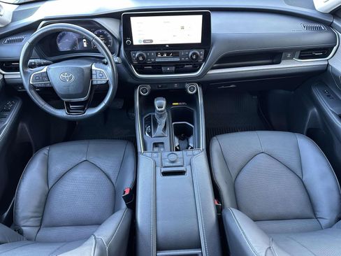 Used 2024 Toyota Grand Highlander Limited image 12