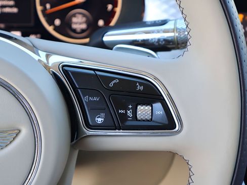 Used 2023 Bentley Flying Spur Azure image 37