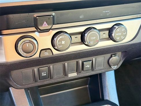 Used 2020 Toyota Tacoma SR image 33