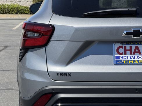New 2026 Chevrolet Trax RS w/ Sunroof Package FWD image 7