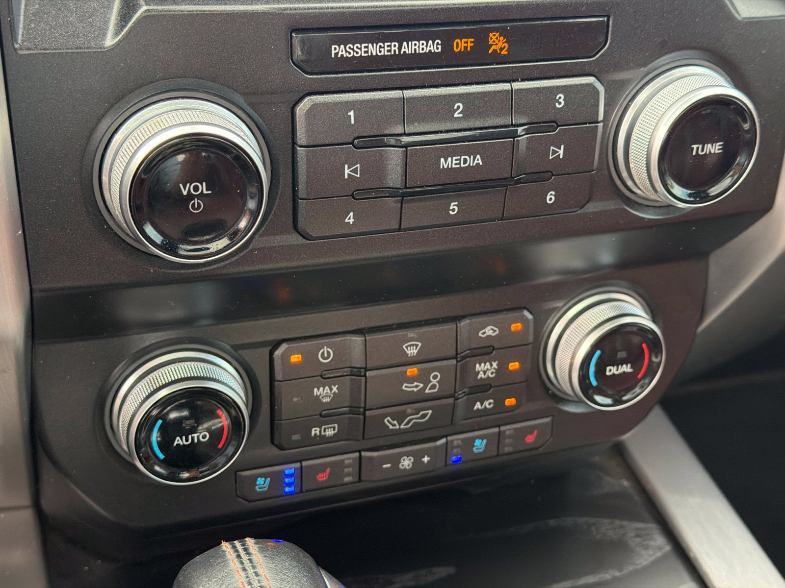 Used 2019 Ford F150 Platinum w/ Equipment Group 701A Luxury AWD/4WD image 26