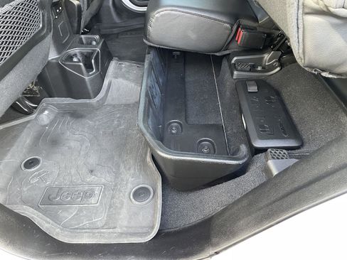 Certified 2022 Jeep Gladiator Rubicon w/ Cold Weather Group image 35