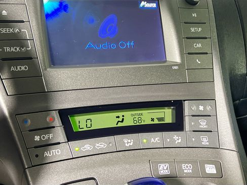 Used 2015 Toyota Prius Two image 27