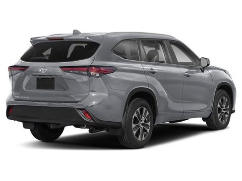 New 2025 Toyota Highlander XLE image 2