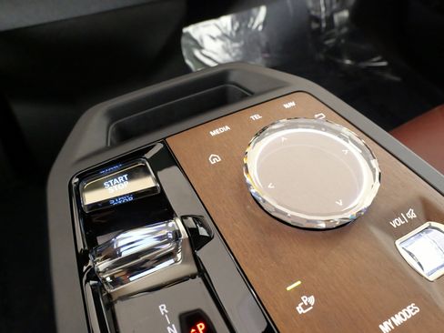 Used 2023 BMW iX xDrive50 w/ Premium Package image 61